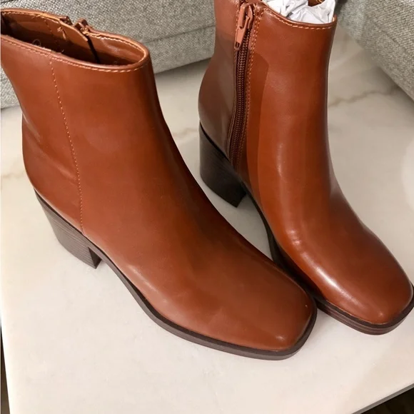 Women Ankle Booties / Ankle Boots - Picture 5 of 5